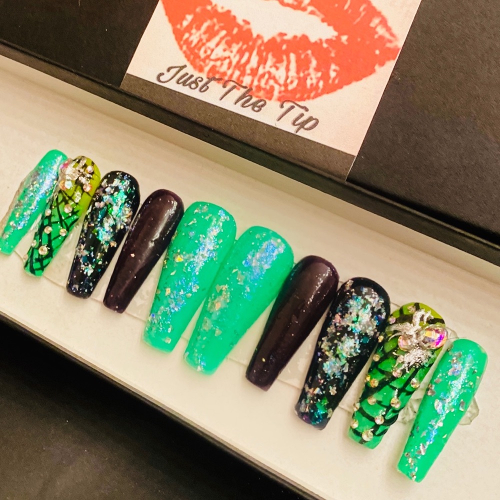 Press on nails - Picture 2 of 4
